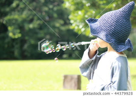 Bubbles in the square Bubbles in the square 44379928