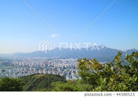 Mountain landscape, city landscape, autumn landscape 44380523