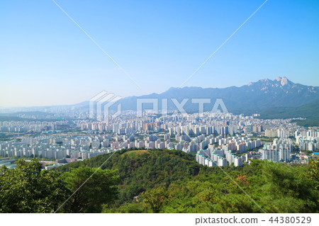 Mountain landscape, city landscape, autumn landscape 44380529
