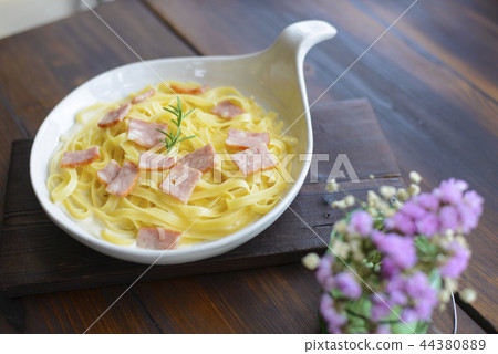 Pasta carbonara on complex background Pasta carbonara on complex background 44380889