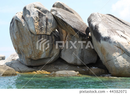 Isle of large stones in the ocean Isle of large stones in the ocean 44382071
