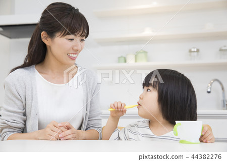 3-year-old girl brushing teeth 3-year-old girl brushing teeth 44382276