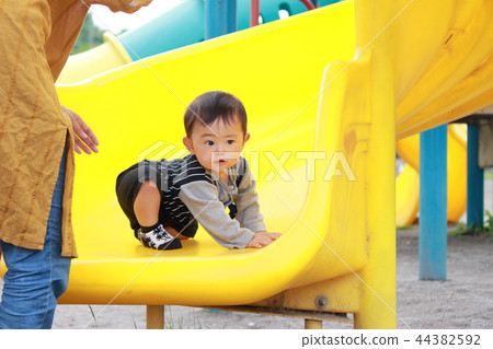 Baby 9 months 44382592