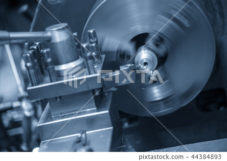 The  operation of lathe machine . 44384893