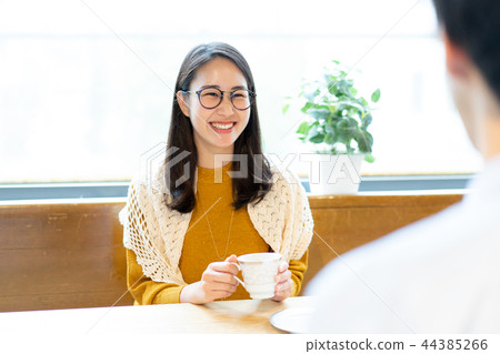 Cafe couple lifestyle 44385266
