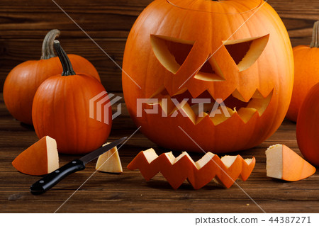 Carving Halloween pumpkin 44387271
