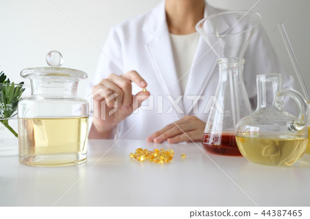 doctor woman scientist making herbal medicine. doctor woman scientist making herbal medicine. 44387465