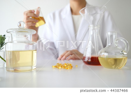 doctor woman scientist making herbal medicine. doctor woman scientist making herbal medicine. 44387466