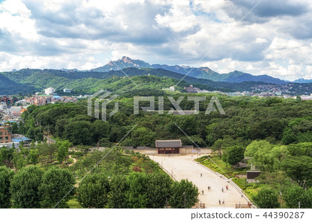 Jongmyo park view 44390287