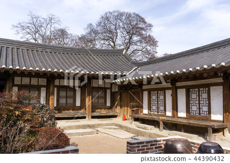 rich choi family of gyeongju 44390432