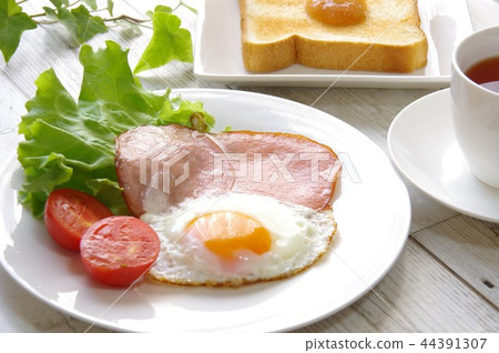 Ham egg breakfast fried egg 44391307