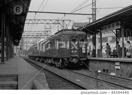 Old train on the Hankyu Imazu Line 44394440
