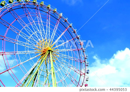 Ferris wheel and sky 44395053