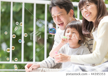 一個家庭 44395353