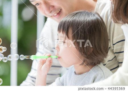 一個家庭 44395369
