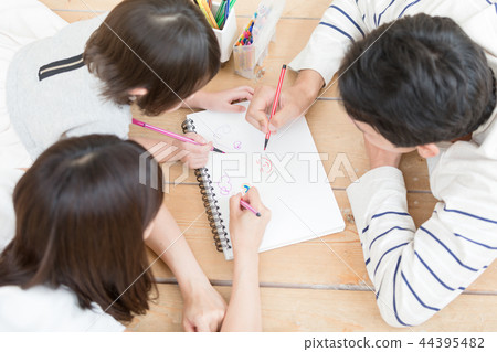 一個家庭 44395482