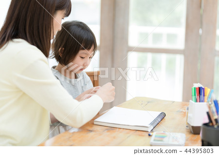 父母和孩子 44395803