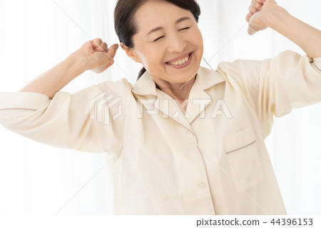 清醒醒來的女人 清醒醒來的女人 44396153