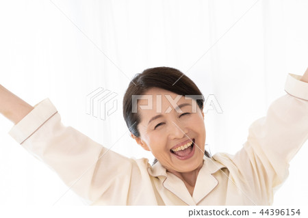 清醒醒來的女人 清醒醒來的女人 44396154
