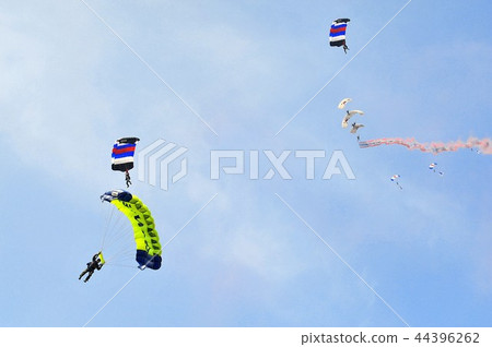 parachute 44396262