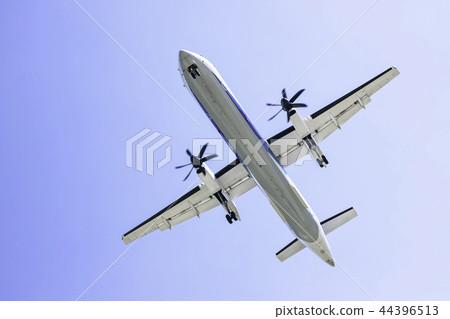 Airplane flying right above Bombardier DHC8-Q400 44396513