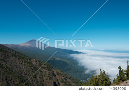 Tenerife mountain landscape with on Pico del Teide 44398008