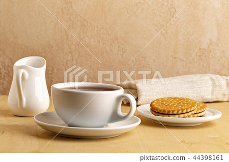 Tea cup with hot tea on a saucer and fresh cookies 44398161