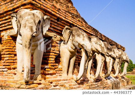 Wat Sorasak Temple, Sukhothai, Thailand Wat Sorasak Temple, Sukhothai, Thailand 44398377
