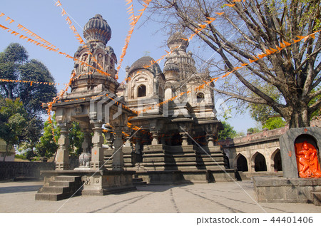 Dakshin Kashi Mandir. Mahuli Sangam. Satara Dakshin Kashi Mandir. Mahuli Sangam. Satara 44401406