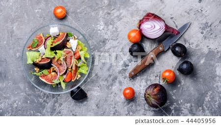 Vegetarian salad with figs Vegetarian salad with figs 44405956