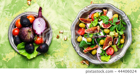 Dietary salad with figs 44406024