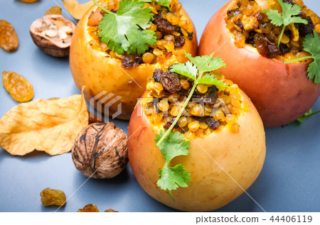 Baked autumn apples Baked autumn apples 44406119