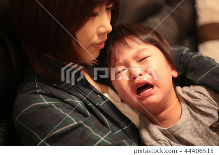 Crying boy Crying boy 44406515