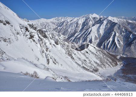 從Nishikuroone,Shiragemon山,上越邊界脊線方向看Yukiyama Tanigawadake Nishigaon 從Nishikuroone,Shiragemon山,上越邊界脊線方向看Yukiyama Tanigawadake Nishigaon 44406913