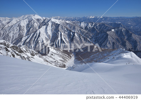 Machiga swamp, Hakugemon mountain, Joetsu border ridge line area seen from the snowy mountain Tanigawadake Nishikaronone upper part Machiga swamp, Hakugemon mountain, Joetsu border ridge line area seen from the snowy mountain Tanigawadake Nishikaronone upper part 44406919