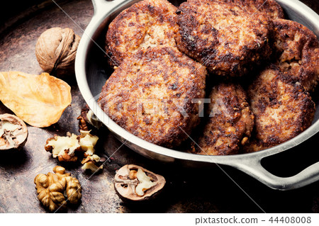 Vegetarian cutlet from walnut 44408008