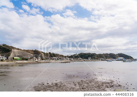 Coastal scenery 44408316
