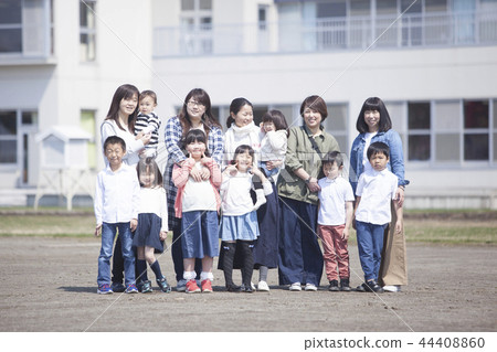 Mother and children 44408860