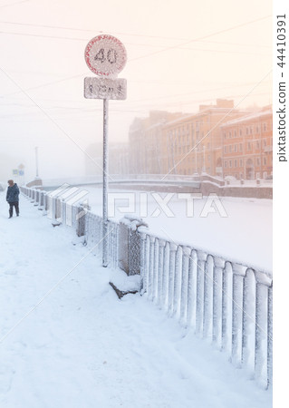 Frosted speed limit road sign in cold winter Frosted speed limit road sign in cold winter 44410391