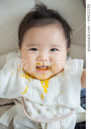 嬰兒食品嬰兒溢出 44412158