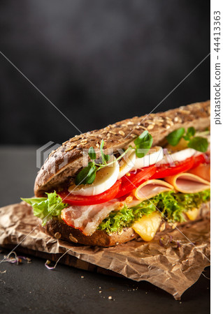 Classic BLT sandwiches Classic BLT sandwiches 44413363