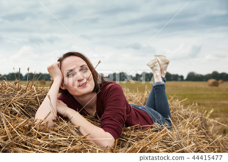 beautiful young woman portrait 44415477