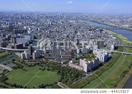 住宅區/高層公寓在郊區,鳥瞰圖 住宅區/高層公寓在郊區,鳥瞰圖 44415927