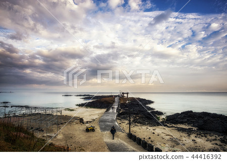 Sunrise over Hamdeok Seoubong Beach Sunrise over Hamdeok Seoubong Beach 44416392