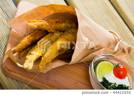 Batter-fried Sardines with cream-cheese sauce 44422850