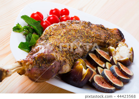 Baked shoulder of mutton with figs, tomatoes, soft cheese Baked shoulder of mutton with figs, tomatoes, soft cheese 44423568