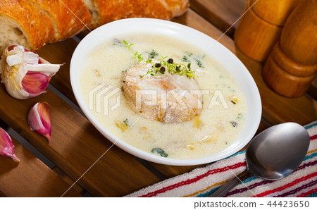 Creamy soup with merluza 44423650
