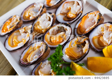 Raw bivalve shellfishes with lemon 44423695