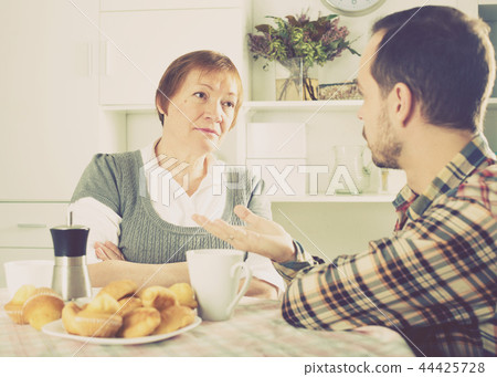 Mother and son arguing 44425728