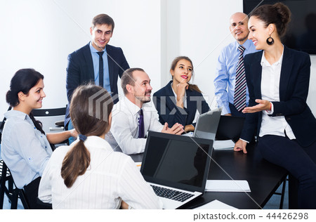 Team discussing business project during coffee break 44426298
